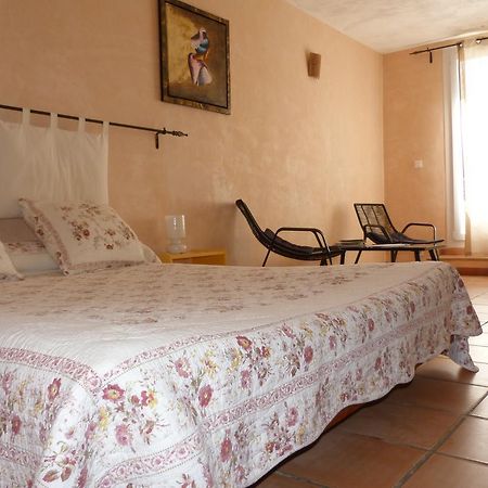 Le Mas De Pie Caud Bed & Breakfast Rognes Екстериор снимка