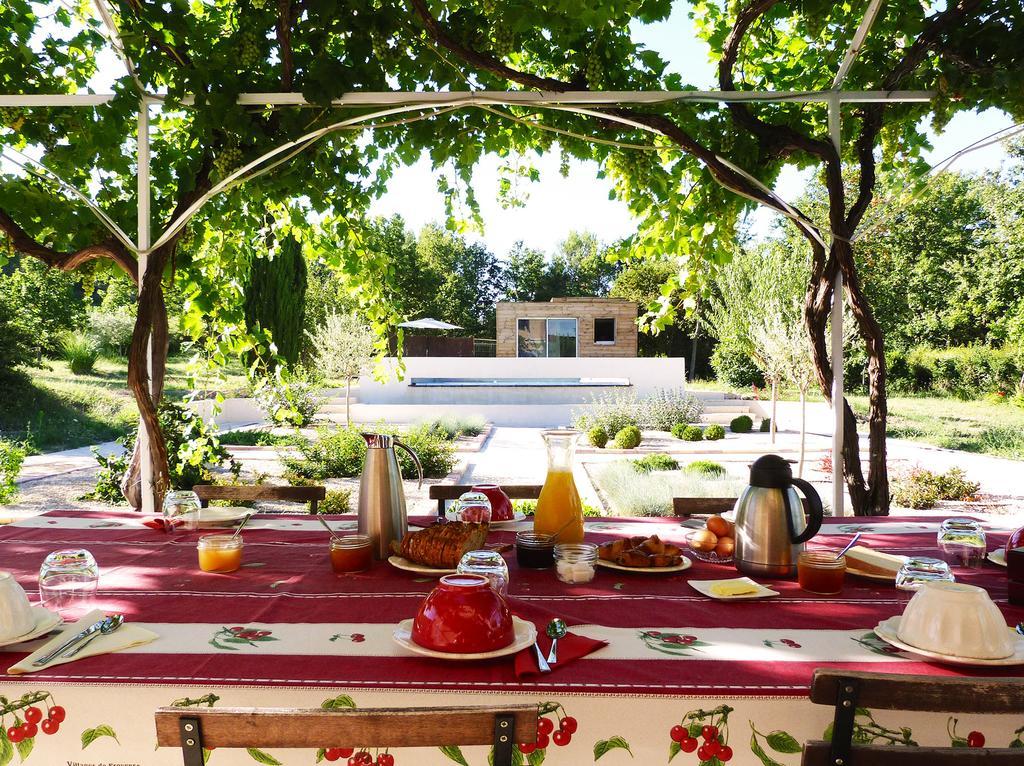 Le Mas De Pie Caud Bed & Breakfast Rognes Екстериор снимка
