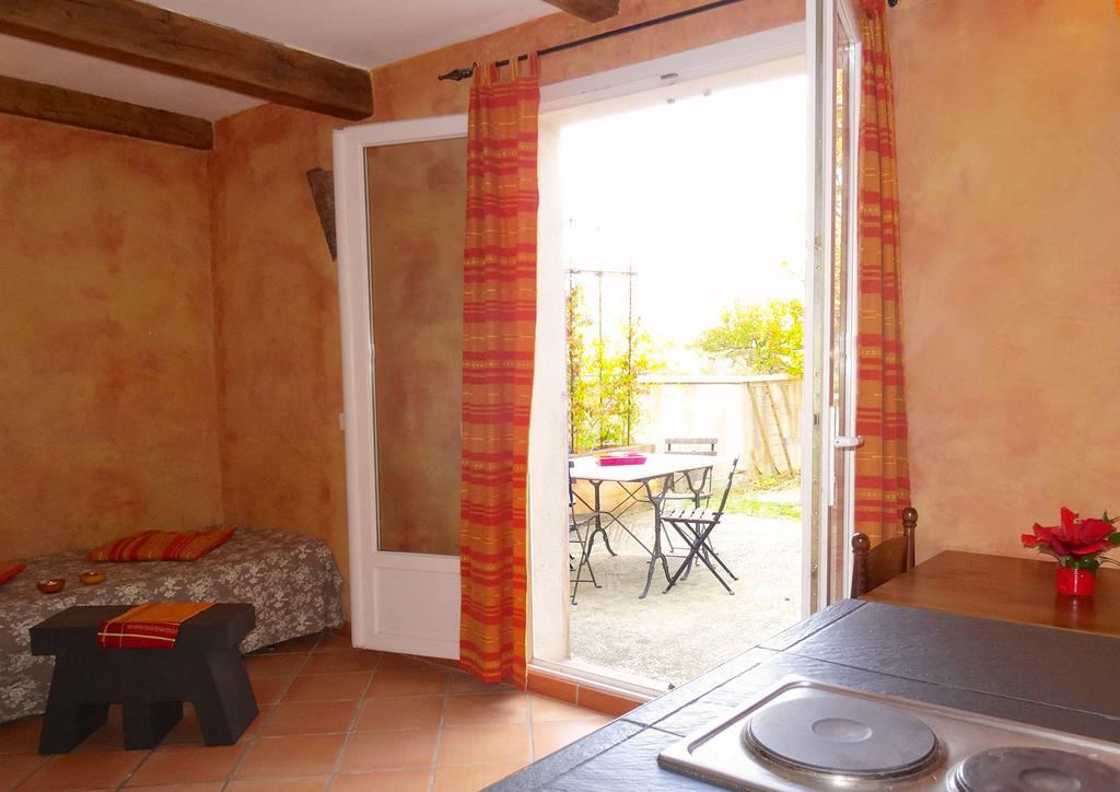 Le Mas De Pie Caud Bed & Breakfast Rognes Екстериор снимка
