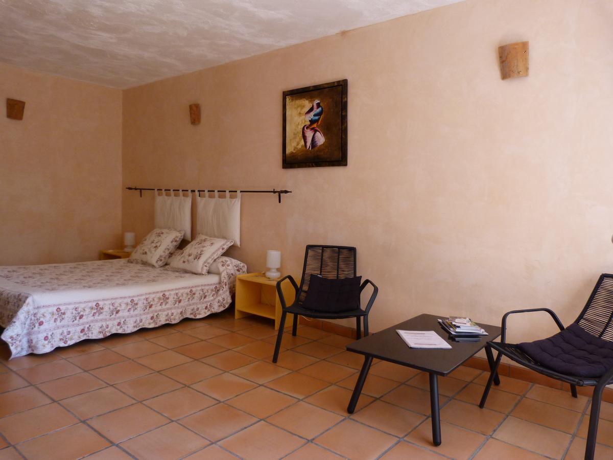 Le Mas De Pie Caud Bed & Breakfast Rognes Екстериор снимка